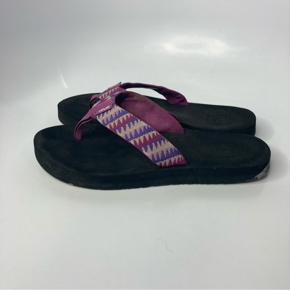Teva flip flops size 7 - Picture 3 of 8